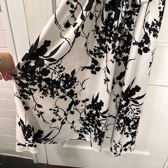 Floral Long Sleeve Dress - Picture 5 of 7